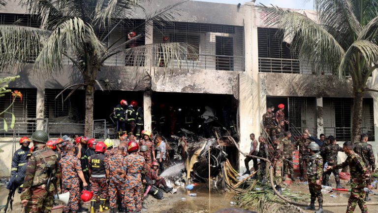 Bangladesh : un crash fait au moins 16 morts dans une école (vidéo) Bangladesh