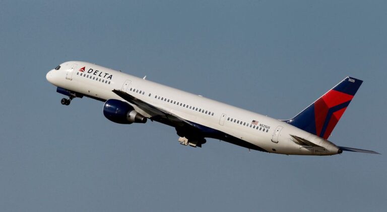 Un avion de Delta Airlines prend feu en plein décollage ’un Boeing de Delta Airlines a pris feu en plein décollage