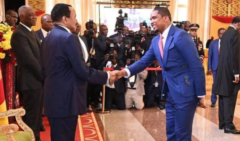 Cameroun : Samuel Eto’o rejoint l’équipe de campagne de Paul Biya Cameroun : Samuel Eto’o rejoint l’équipe de campagne de Paul Biya
