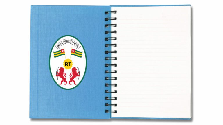 Rentrée scolaire au Togo : Aucun élève ne sera renvoyé pour absence de cahiers aux symboles nationaux cahiers aux symboles nationaux Rentrée scolaire