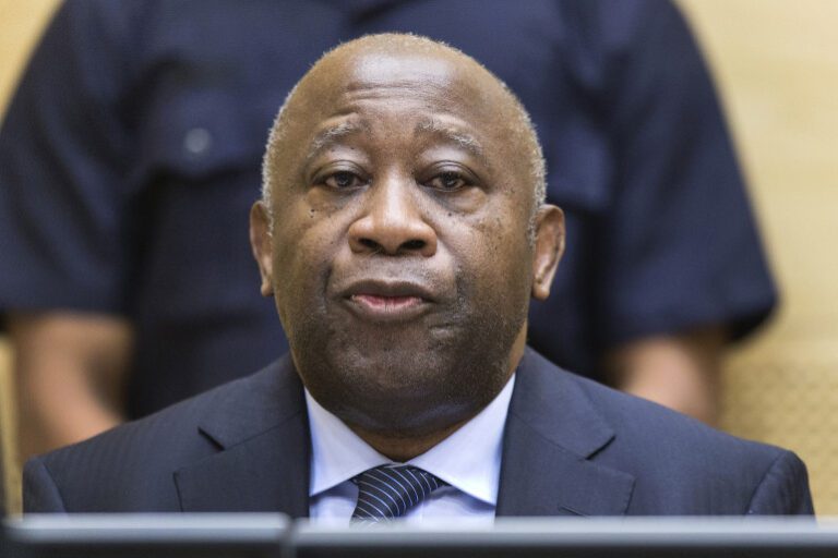 « Ce n’est pas une élection… C’est un braquage », Laurent Gbagbo dénonce un coup d’État civil Laurent Gbagbo soutient les manifestants