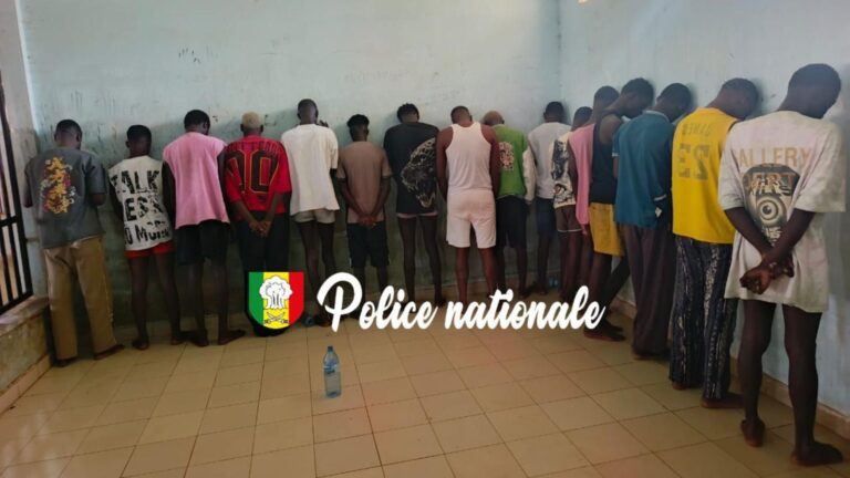 La police arrête une partouze « entre h0mosexuels » dans une cité à Dakar La police met fin à une partouze entre hommes à Dakar