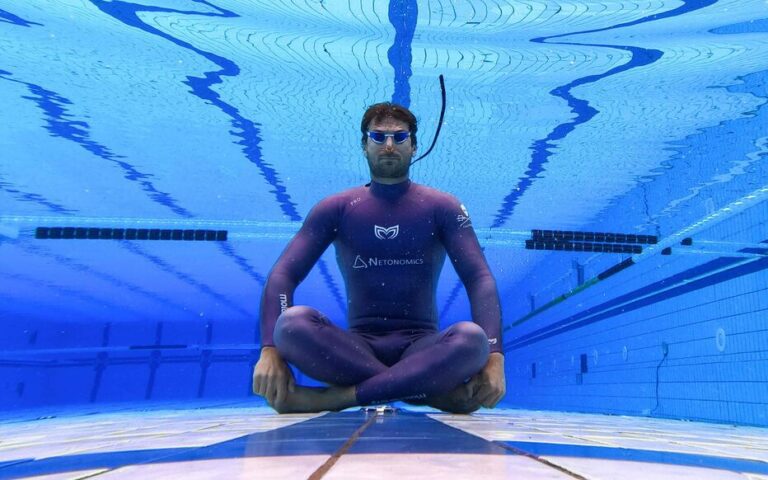Vitomir Maricic : Un croate passe plus de 29 minutes sous l’eau et bat un record du monde Un apnéiste croate passe plus de 29 minutes sous l’eau et bat un incroyable record du monde