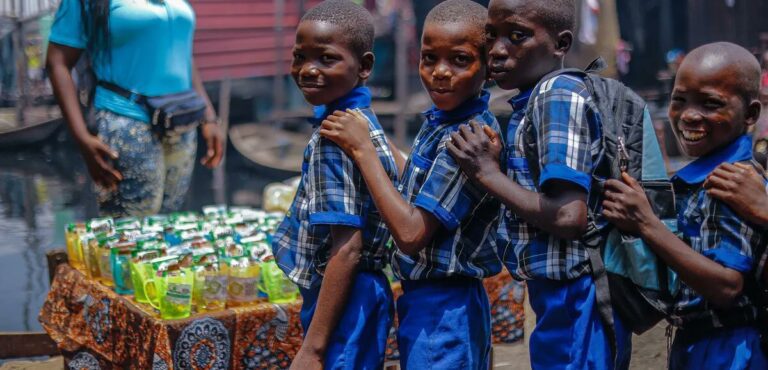 Nigéria : 303 élèves d’une école catholique enlevés, 51 retrouvés Nigéria : 315 élèves d’une école catholique enlevés, 51 retrouvés