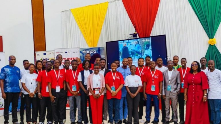 Étudiants entrepreneurs : Les dix projets finalistes du programme “Student Tech Pulse” dévoilés Student Tech Pulse : les jeunes innovateurs togolais entrent dans