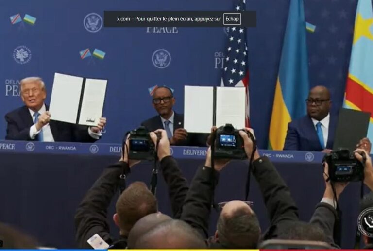RDC – Rwanda : Tshisekedi et Kagamé signent la paix sous les yeux de Trump RDC – Rwanda : Tshisekedi et Kagamé signent la paix sous les yeux de Trump