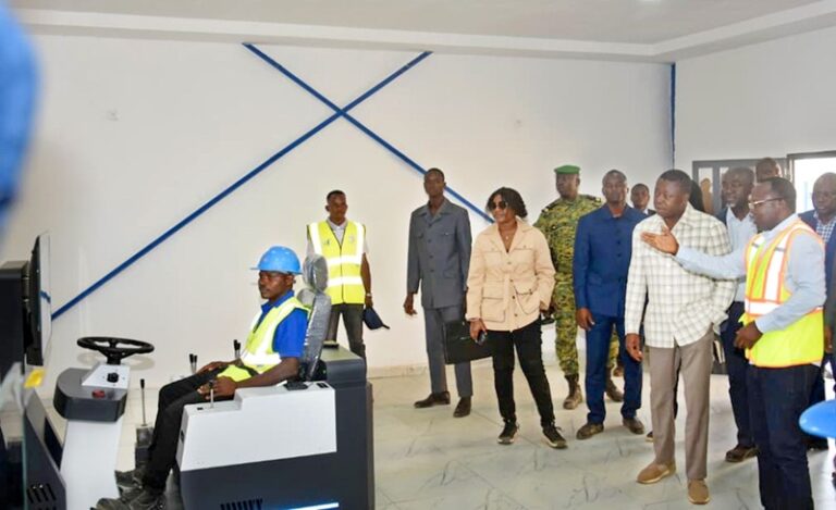 Faure Gnassingbé en visite de terrain au CRMA de Tchitchao le CRMA de Tchitchao