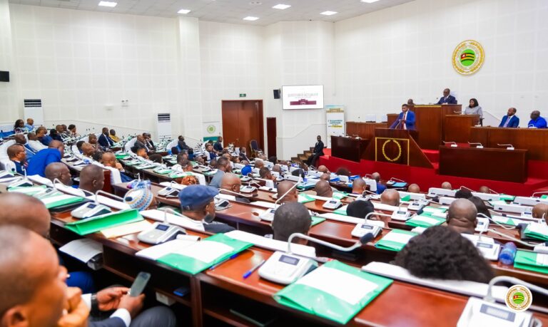 Assemblée nationale : Les députés Togolais partent en vacances Assemblée nationale : les députés togolais entrent en vacances