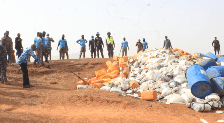 Togo : 9300 litres et 322 cartons de boissons frelatées détruits à Tône