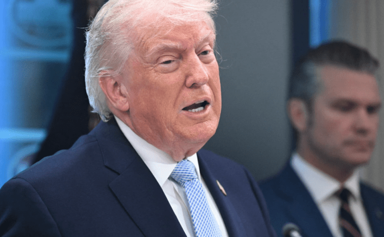 Donald Trump demande 200 milliards de dollars