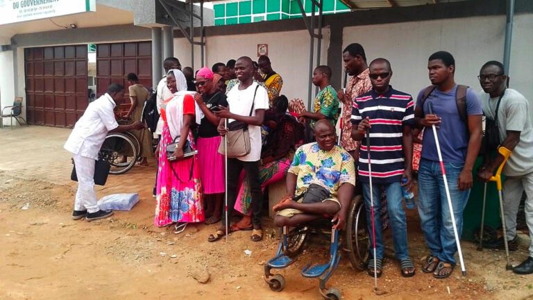 Togo : des diplômés handicapés réclament un emploi