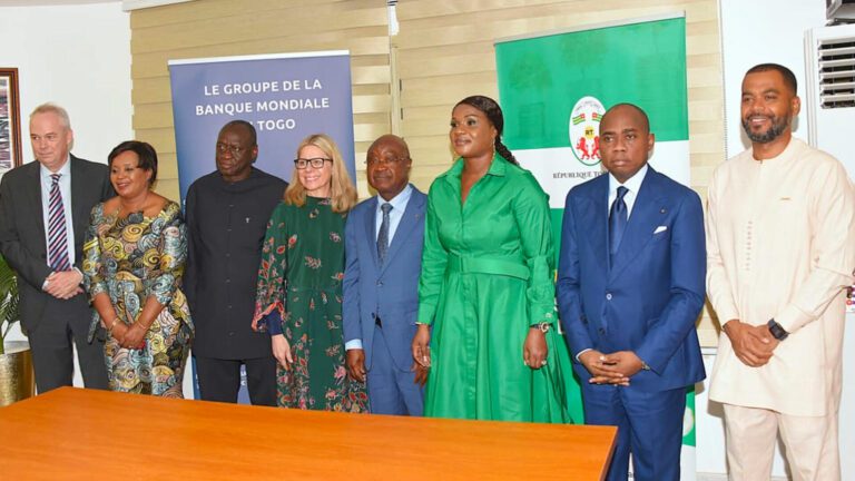 Le Togo et le Groupe de la Banque Mondiale signent une série de cinq accords à hauteur de 429 millions de dollars Le Togo et le Groupe de la Banque Mondiale signent une série de cinq accord