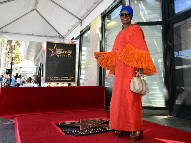 Angélique Kidjo, première chanteuse africaine à obtenir son étoile sur le "Walk of Fame" d'Hollywood