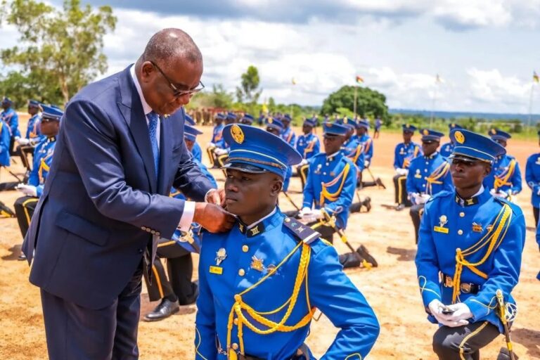 Togo : 64 nouveaux officiers diplômés de l’EFOFAT 64 nouveaux officiers diplômés de l’EFOFAT