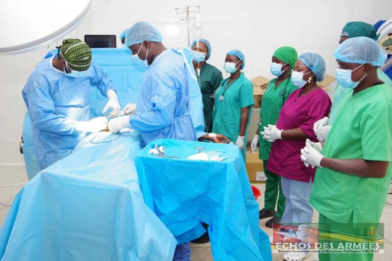 Doufelgou : Les Forces Armées Togolaises apportent des soins médicaux gratuits aux populations Doufelgou : Les Forces Armées Togolaises apportent des soins médicaux gratuits aux populations