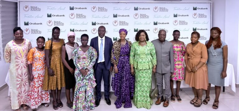Orabank Togo concrétise son soutien aux lauréates du concours « Reine des Sciences & Technologies »