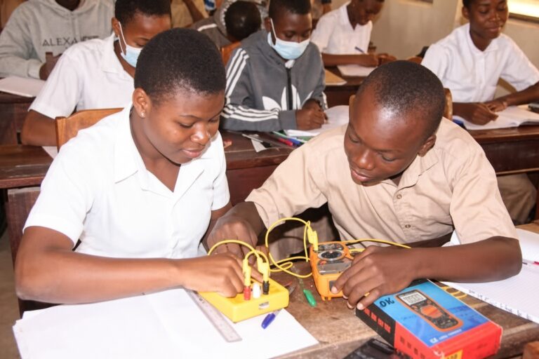 Togo : 16 nouveaux collèges scientifiques ouverts dès la rentrée scolaire 2026-2027 16 nouveaux collèges scientifiques ouverts dès la rentrée scolaire 2026-2027