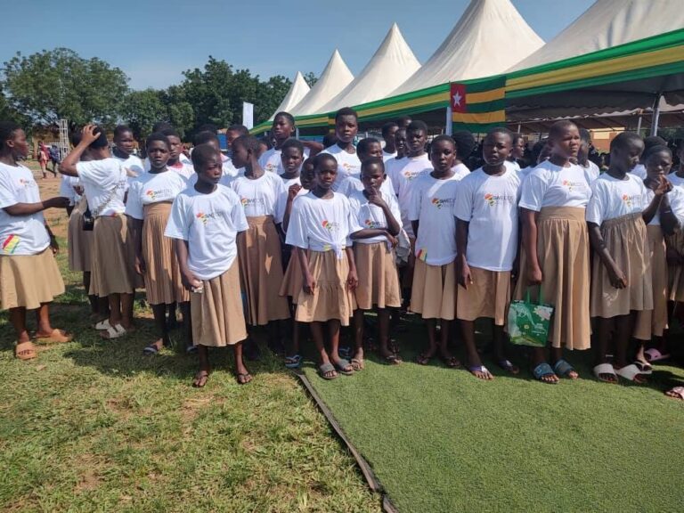 Rentrée 2026-2027 : Lancement de la campagne de distribution de kits scolaires aux élèves filles 150 000 kits scolaires seront distribués aux filles vulnérables de 1 500 localités du Togo