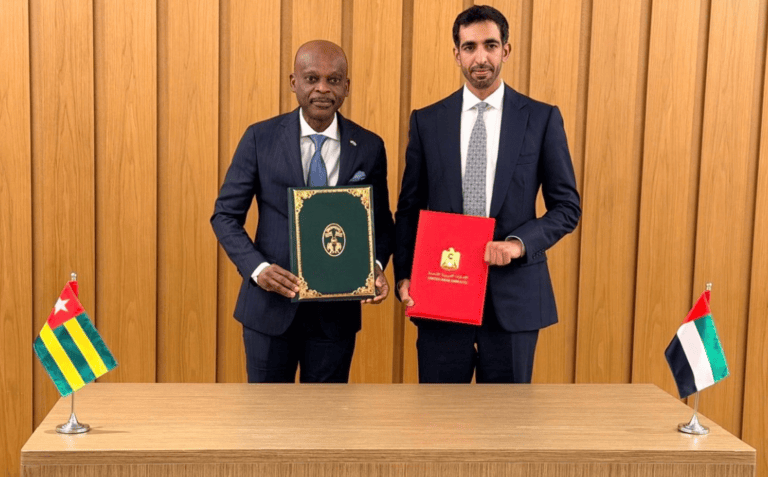 Le Togo et les Émirats arabes unis signent un accord d’exemption de visas pour les titulaires de passeports diplomatiques le Togo et les Émirats arabes unis signent un accord d'exemption