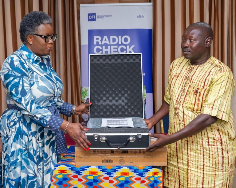 Radiocheck Togo : 12 radios du septentrion dotées d’équipements pour contrer la désinformation « RadioCheck Togo »
