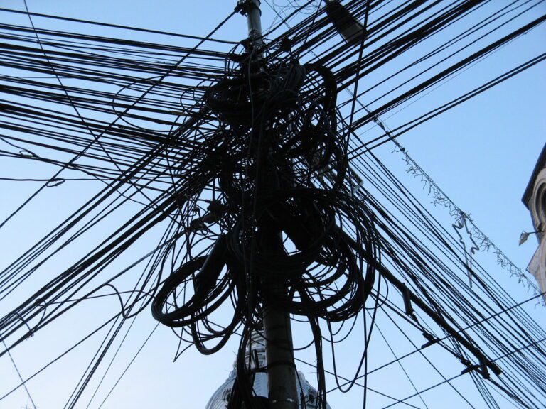 Électricité au Togo : L’État veut en finir avec les « réseaux araignées » Électricité au Togo :