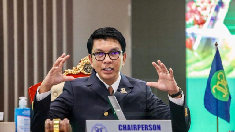 Madagascar : Le président Rajoelina cède à la pression et dissout son gouvernement Madagascar : Rajoelina cède à la pression et dissout son gouvernement