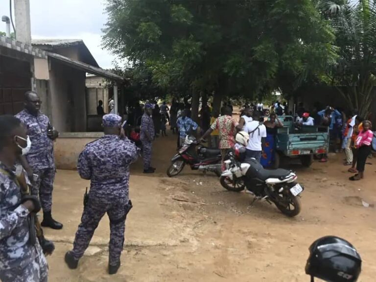 Drame à Sanguéra-Klémé : Un homme tue sa mère après une violente dispute Sanguéra-Klémé : Un homme tue sa mère après une violente dispute