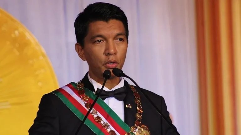 Madagascar : Andry Rajoelina évacué par un avion militaire français