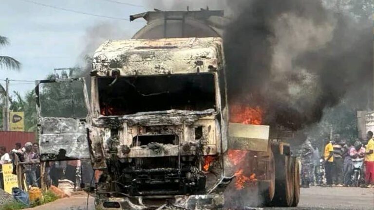 camion citerne prend feu a Tsévié