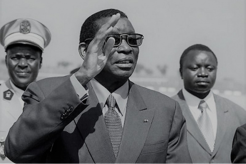 30 ans de l’EFOFAT : Les Forces Armées Togolaises célèbrent le feu Général GNASSINGBE Eyadema Les Forces Armées Togolaises célèbrent le Père de la Nation et les 30 ans