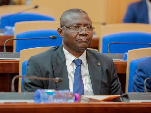 Togo : Awate Hodabalo suspend tout recrutement dans les communes jusqu’à nouvel ordre Togo : le gouvernement suspend tout recrutement dans les communes jusqu’à nouvel ordre