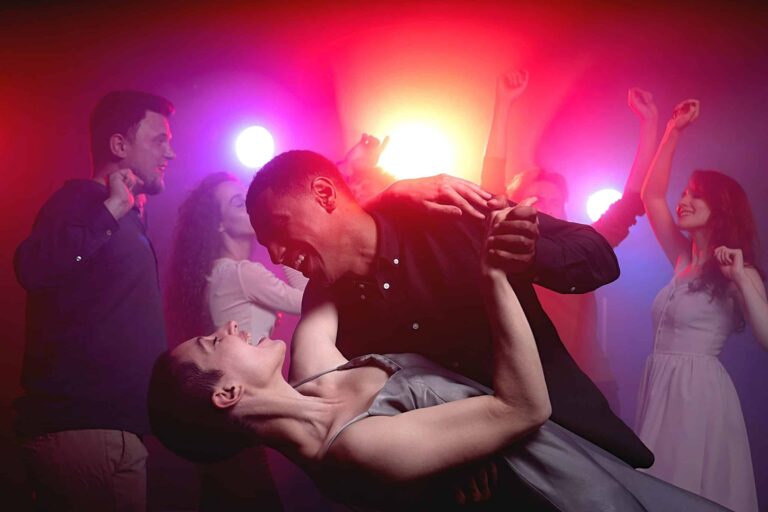 interdit de danser dans tout le pays ce Vendredi Saint