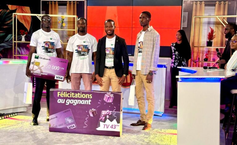 Orabank Togo récompense les nouveaux gagnants de la campagne « Visa Liberté » deuxième 𝗴𝗮𝗴𝗻𝗮𝗻𝘁𝘀 𝗱𝗲 𝗹𝗮 𝗰𝗮𝗺𝗽𝗮𝗴𝗻𝗲 𝗖𝗮𝗿𝘁𝗲 𝗩𝗶𝘀𝗮 𝗣𝗿𝗲́𝗽𝗮𝘆𝗲́𝗲 𝗟𝗶𝗯𝗲𝗿𝘁𝗲́