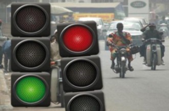 Togo : Griller un feu rouge désormais sanctionné par vidéo Togo : Griller un feu rouge désormais sanctionné par vidéo