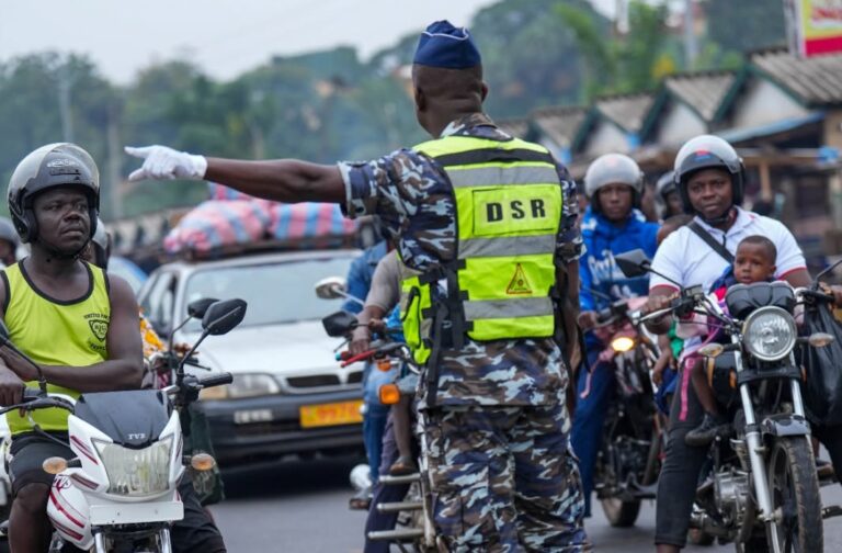 Sécurité routière : La DSR Togo mobilise les usagers à Atakpamé Sécurité routière : la DSR Togo mobilise les usagers du carrefour Agbonou à Atakpamé
