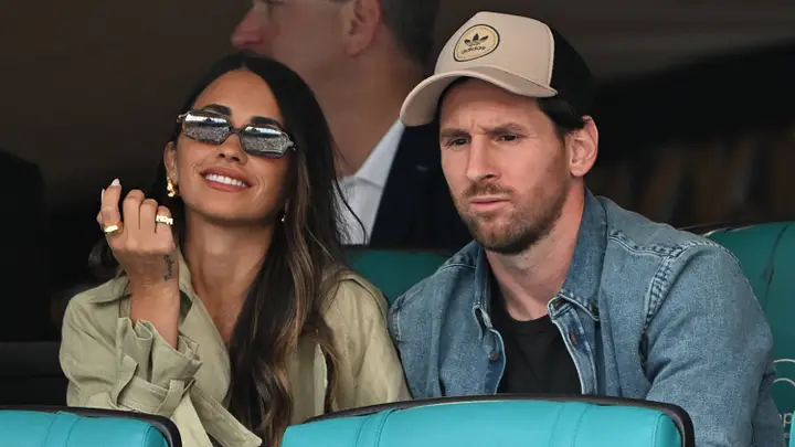 Le Bénin adresse une invitation à Lionel Messi et son épouse Lionel Messi et sa femme Antonela Roccuzzo