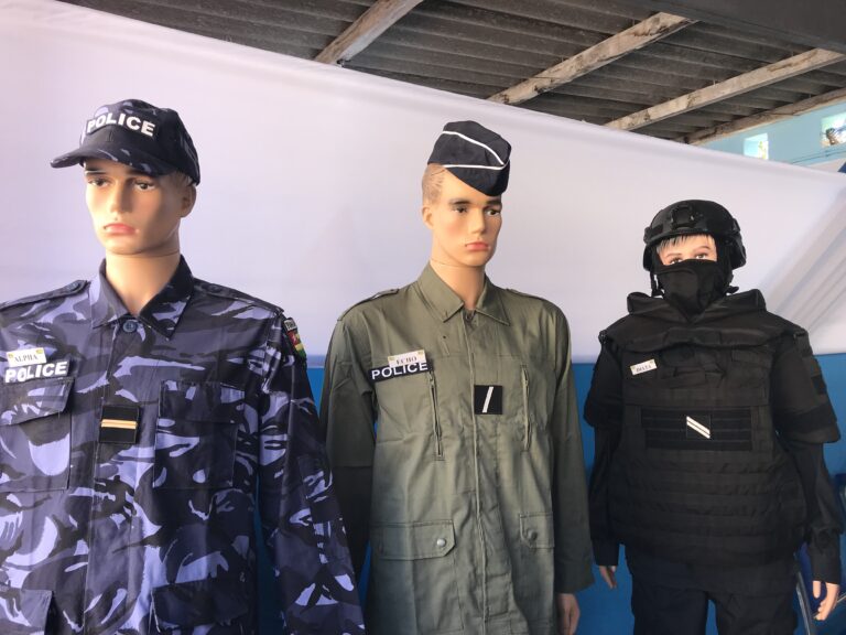 Tenues et unités de la police Togolaise : Voici qui fait quoi sur le terrain ? Tenues et Unités de la Police Togolaise, qui fait quoi sur le terrain ?